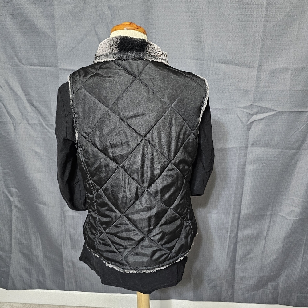 Black Quilted Faux Fur Lined Vest Gold Snaps - Picture 2 of 11